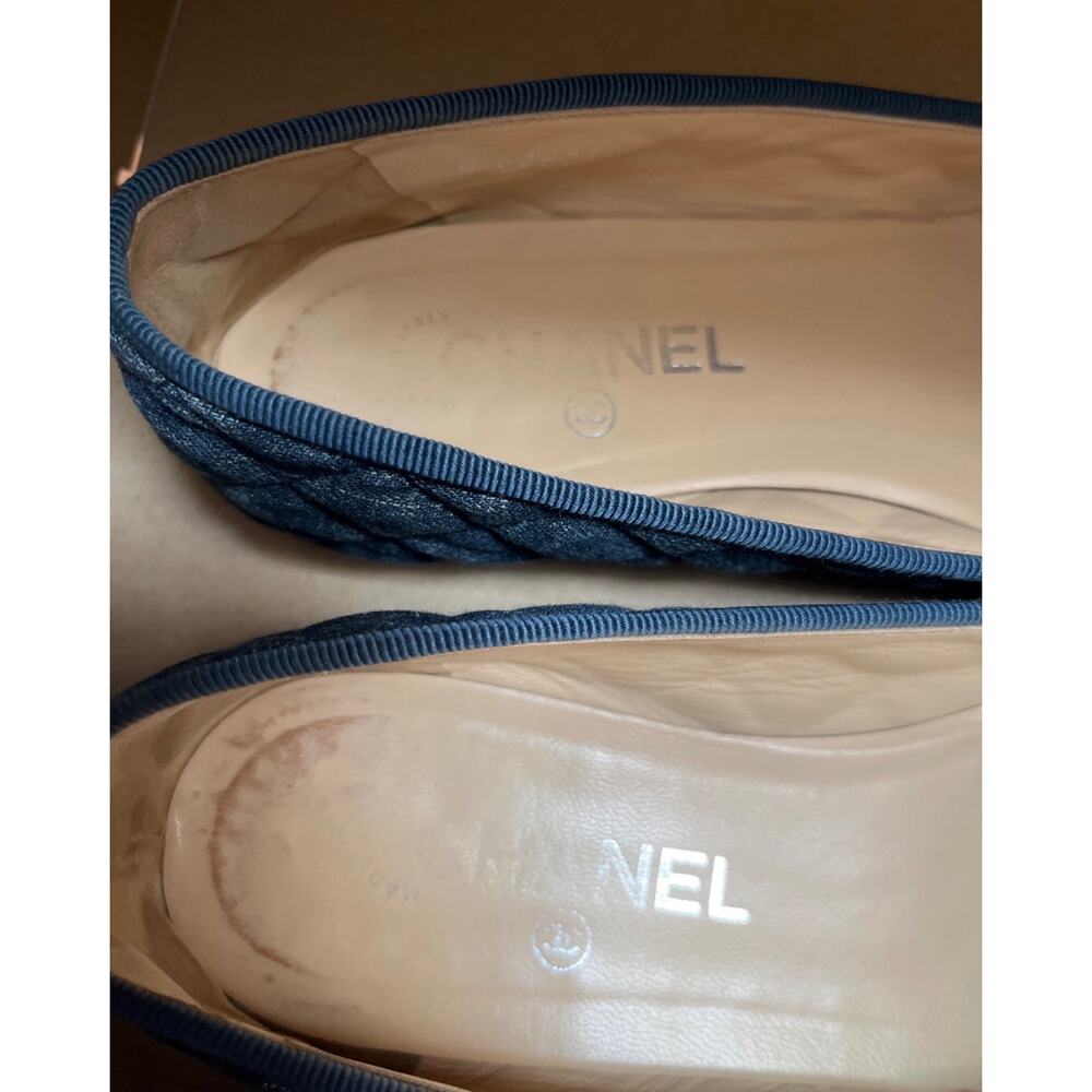 CHANEL Navy Quilted Denim Ballet Flat with Bow Trim - Picture 6 of 7